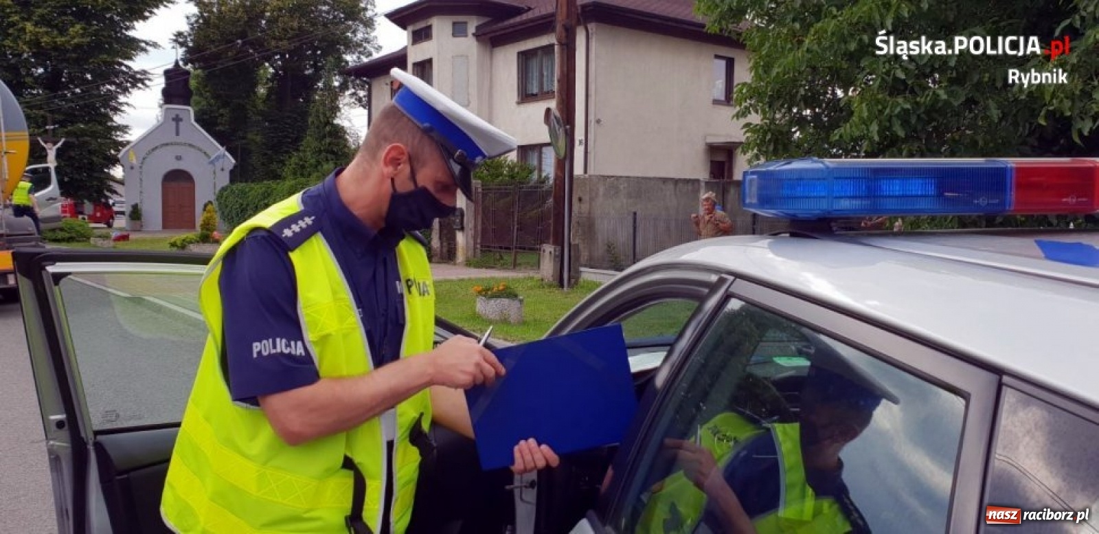 Zdjęcie w galerii na portalu naszraciborz.pl: Groźny wypadek w Nowej Wsi niedaleko Raciborza [FOTO i WIDEO] wiadomości z regionu