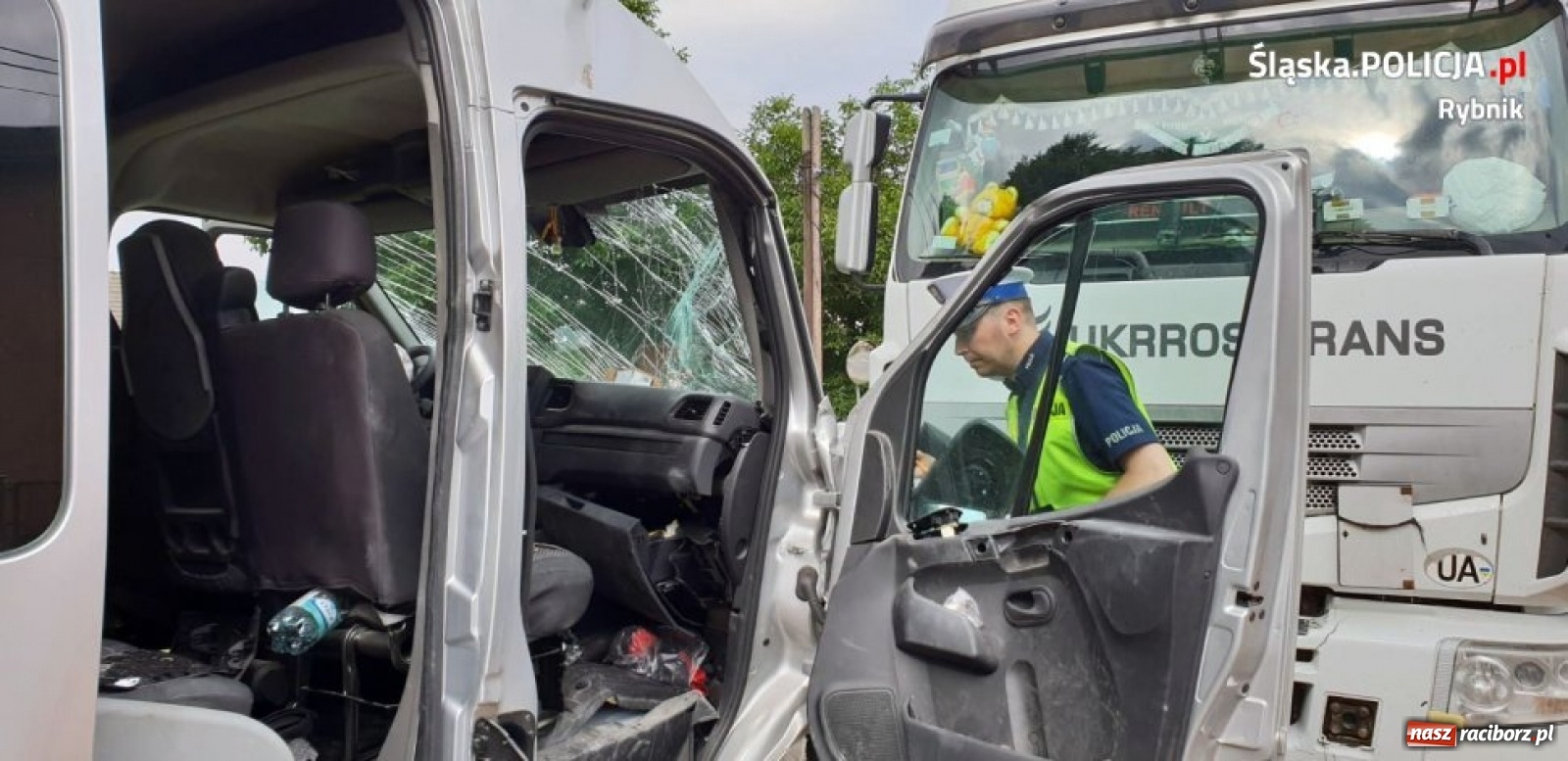 Zdjęcie w galerii na portalu naszraciborz.pl: Groźny wypadek w Nowej Wsi niedaleko Raciborza [FOTO i WIDEO] wiadomości z regionu