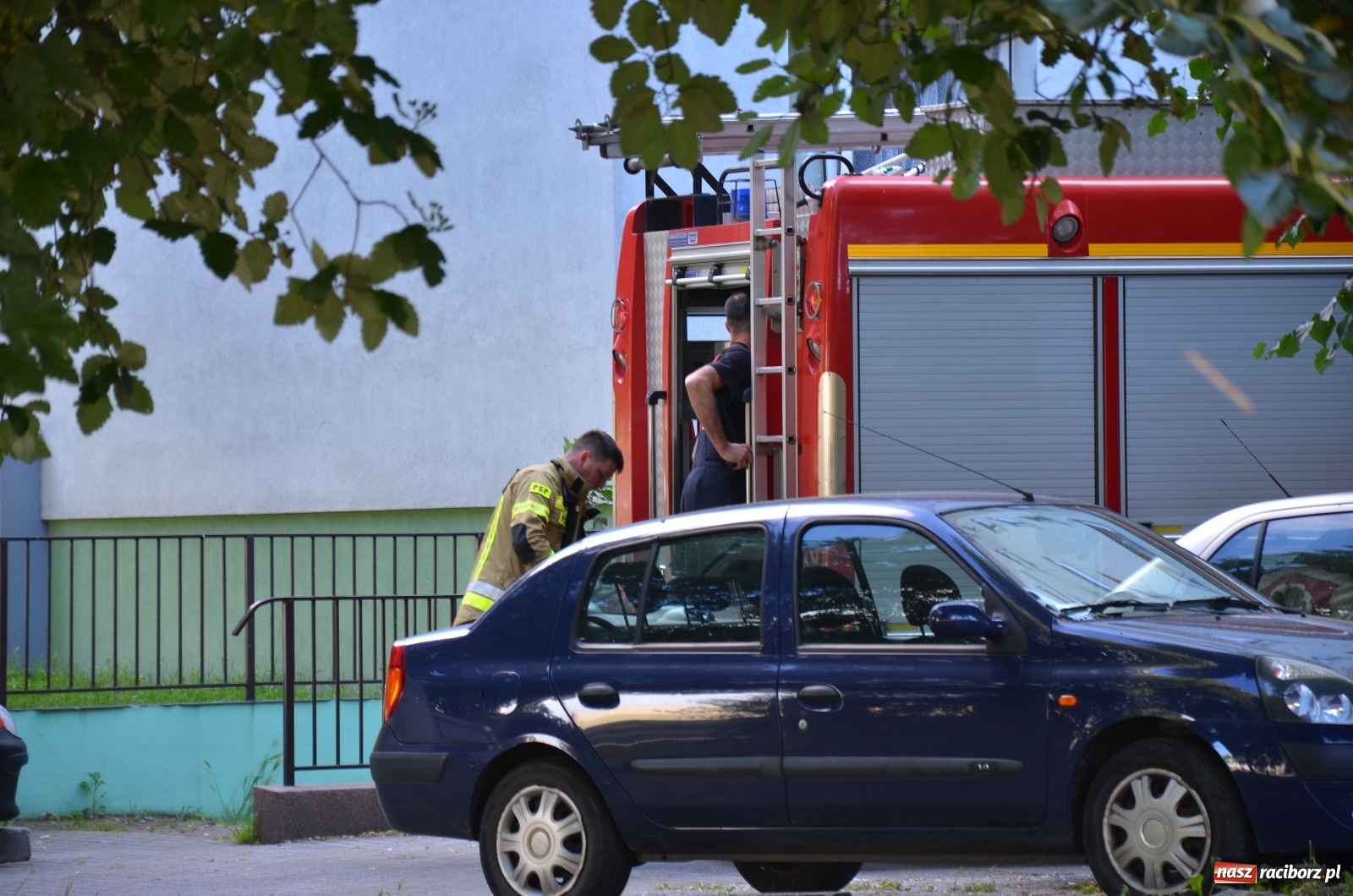 Zdjęcie w galerii na portalu naszraciborz.pl: Raport 998. Czujka czadu uratowała życie lokatorom bloku przy Katowickiej wiadomości z regionu