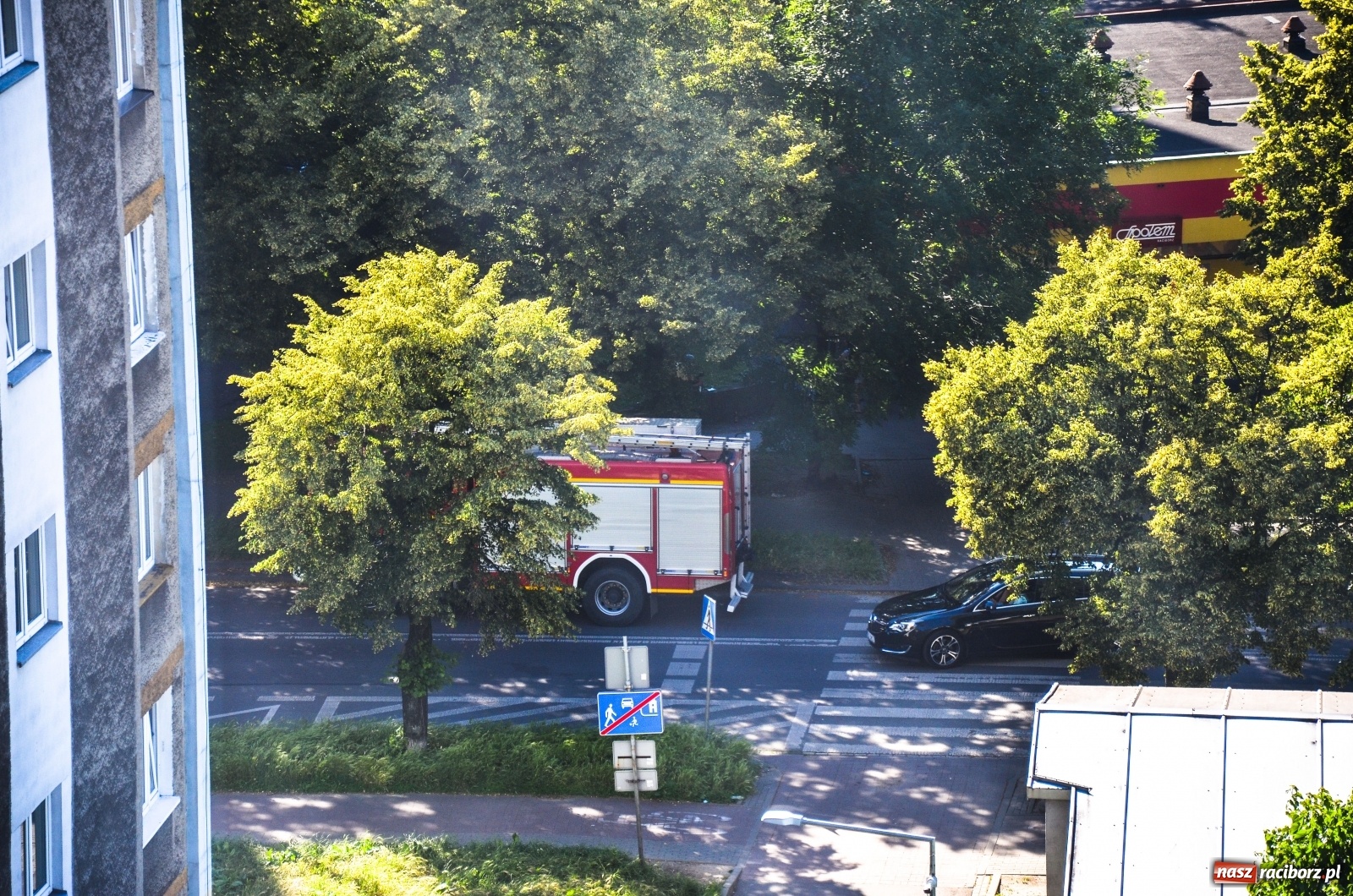 Zdjęcie w galerii na portalu naszraciborz.pl: Raport 998. Czujka czadu uratowała życie lokatorom bloku przy Katowickiej wiadomości z regionu
