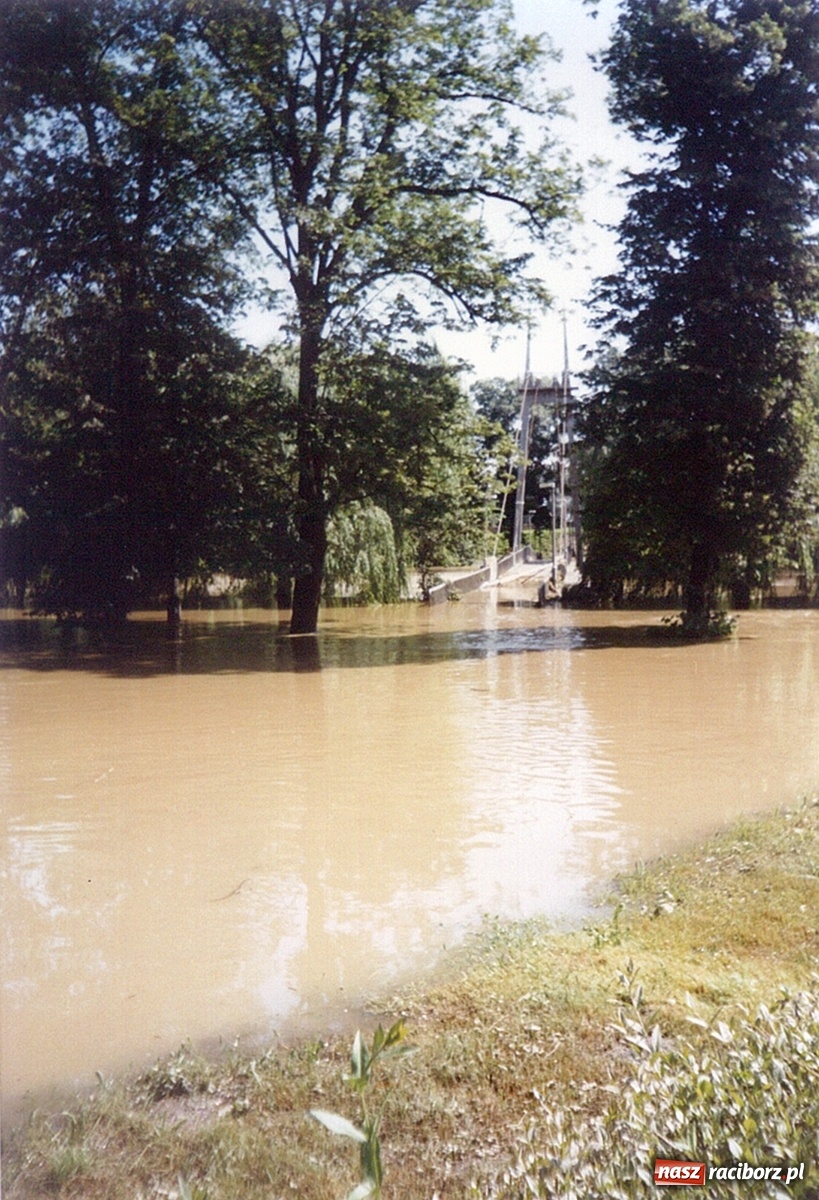Zdjęcie w galerii na portalu naszraciborz.pl: Data zalania dworca w 1997 r. Kto ma rację - wiceminister czy prezydent? [FOTO Z 1997] wiadomości z regionu