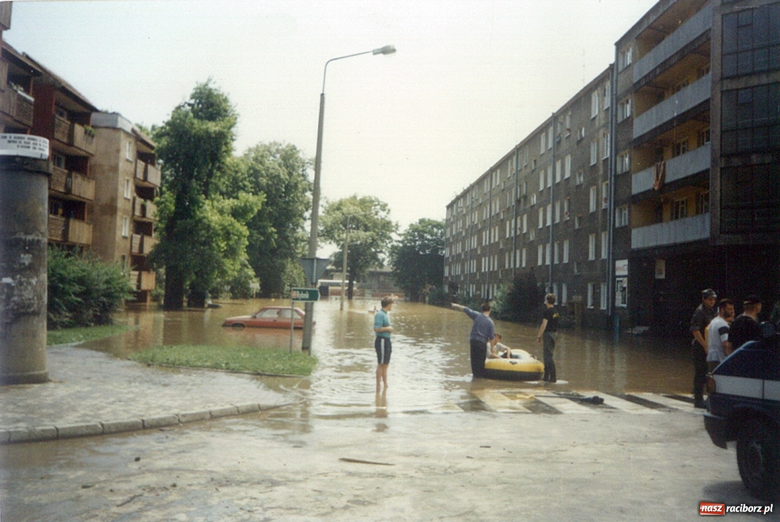Zdjęcie w galerii na portalu naszraciborz.pl: Data zalania dworca w 1997 r. Kto ma rację - wiceminister czy prezydent? [FOTO Z 1997] wiadomości z regionu