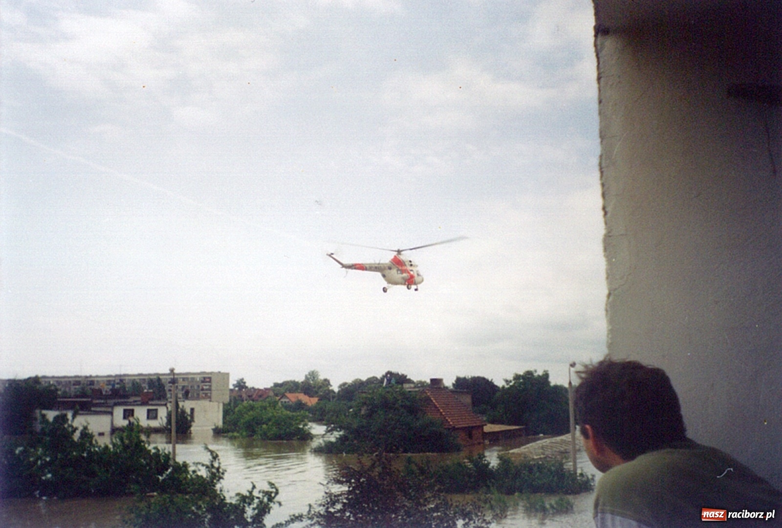 Zdjęcie w galerii na portalu naszraciborz.pl: Data zalania dworca w 1997 r. Kto ma rację - wiceminister czy prezydent? [FOTO Z 1997] wiadomości z regionu