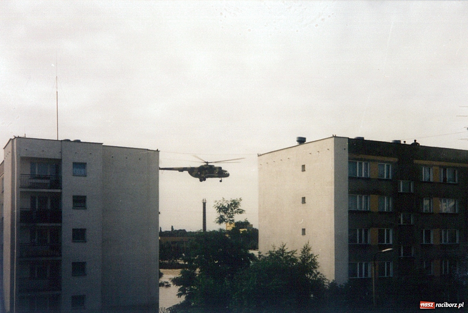Zdjęcie w galerii na portalu naszraciborz.pl: Data zalania dworca w 1997 r. Kto ma rację - wiceminister czy prezydent? [FOTO Z 1997] wiadomości z regionu