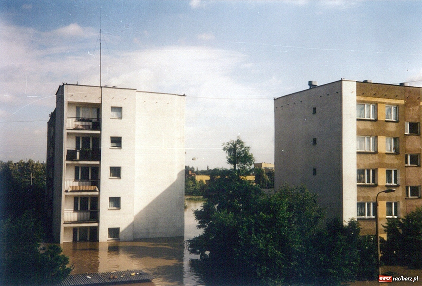Zdjęcie w galerii na portalu naszraciborz.pl: Data zalania dworca w 1997 r. Kto ma rację - wiceminister czy prezydent? [FOTO Z 1997] wiadomości z regionu