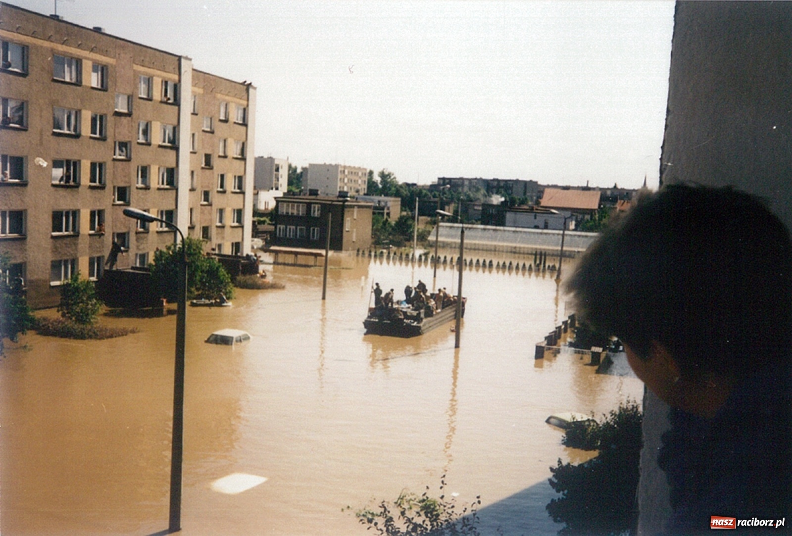 Zdjęcie w galerii na portalu naszraciborz.pl: Data zalania dworca w 1997 r. Kto ma rację - wiceminister czy prezydent? [FOTO Z 1997] wiadomości z regionu
