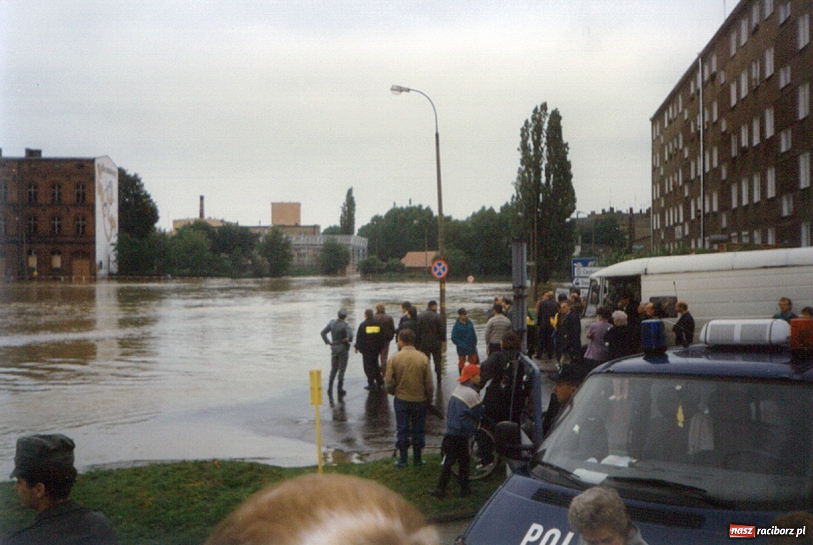 Zdjęcie w galerii na portalu naszraciborz.pl: Data zalania dworca w 1997 r. Kto ma rację - wiceminister czy prezydent? [FOTO Z 1997] wiadomości z regionu
