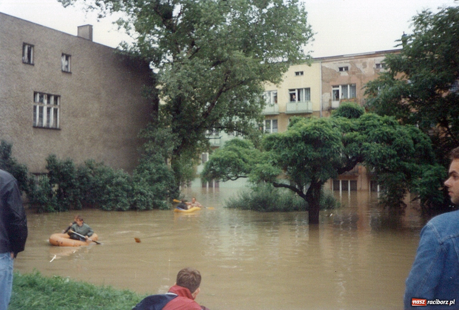 Zdjęcie w galerii na portalu naszraciborz.pl: Data zalania dworca w 1997 r. Kto ma rację - wiceminister czy prezydent? [FOTO Z 1997] wiadomości z regionu
