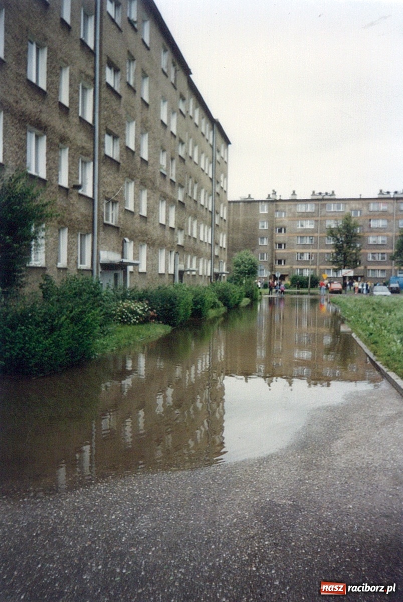 Zdjęcie w galerii na portalu naszraciborz.pl: Data zalania dworca w 1997 r. Kto ma rację - wiceminister czy prezydent? [FOTO Z 1997] wiadomości z regionu