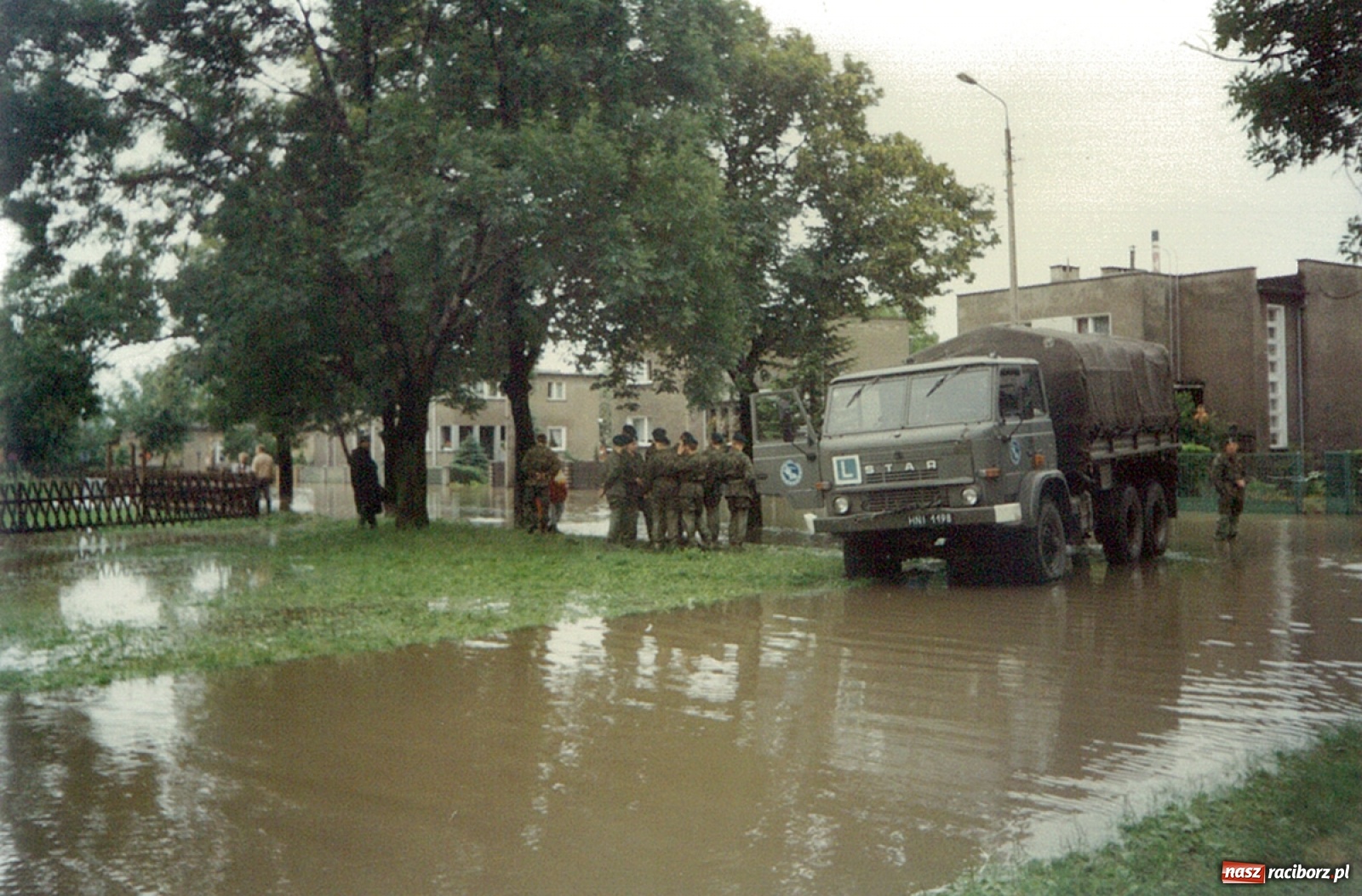 Zdjęcie w galerii na portalu naszraciborz.pl: Data zalania dworca w 1997 r. Kto ma rację - wiceminister czy prezydent? [FOTO Z 1997] wiadomości z regionu