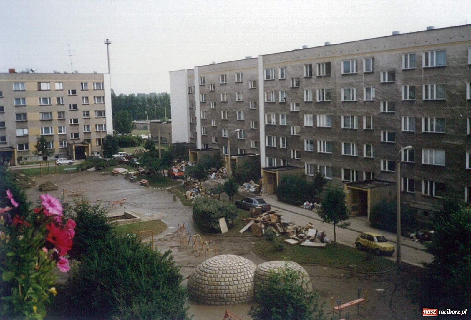 Zdjęcie w galerii na portalu naszraciborz.pl: Data zalania dworca w 1997 r. Kto ma rację - wiceminister czy prezydent? [FOTO Z 1997] wiadomości z regionu
