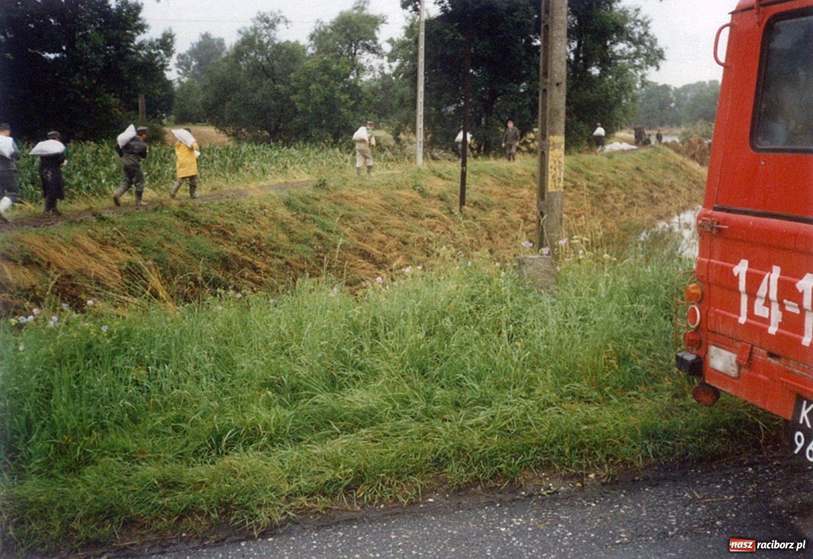 Zdjęcie w galerii na portalu naszraciborz.pl: Data zalania dworca w 1997 r. Kto ma rację - wiceminister czy prezydent? [FOTO Z 1997] wiadomości z regionu