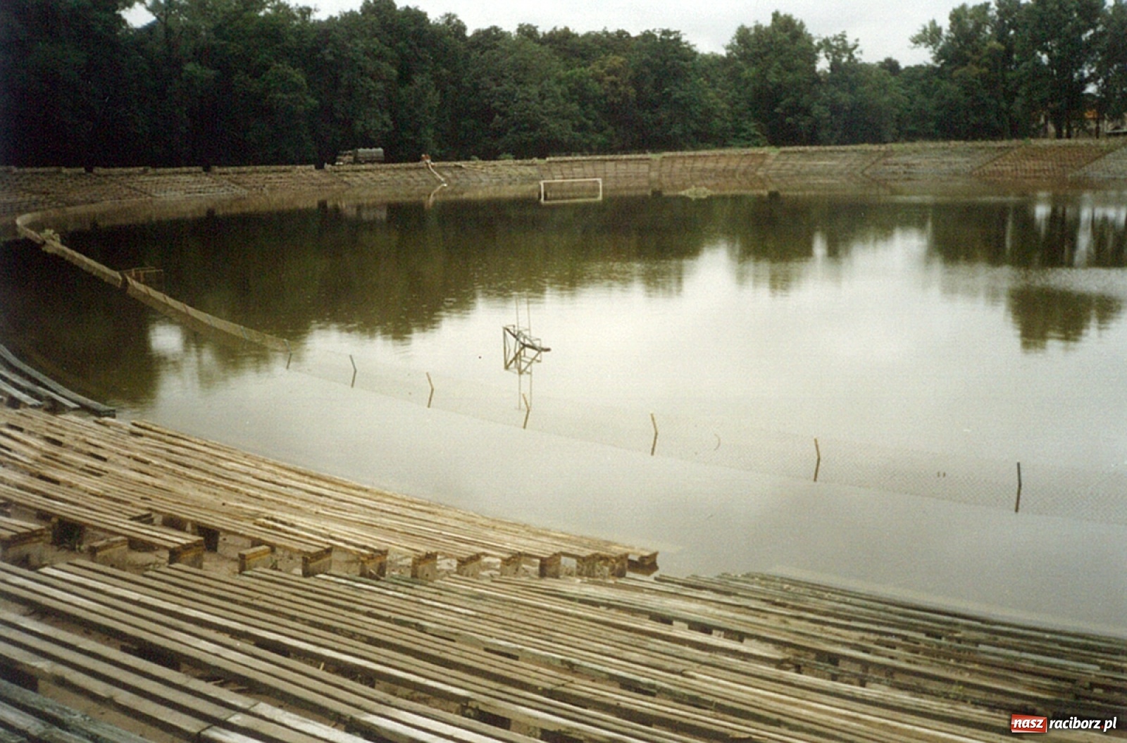 Zdjęcie w galerii na portalu naszraciborz.pl: Data zalania dworca w 1997 r. Kto ma rację - wiceminister czy prezydent? [FOTO Z 1997] wiadomości z regionu