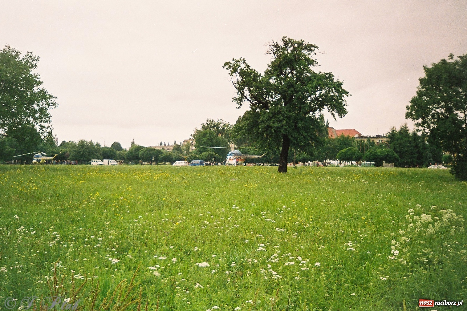Zdjęcie w galerii na portalu naszraciborz.pl: Data zalania dworca w 1997 r. Kto ma rację - wiceminister czy prezydent? [FOTO Z 1997] wiadomości z regionu