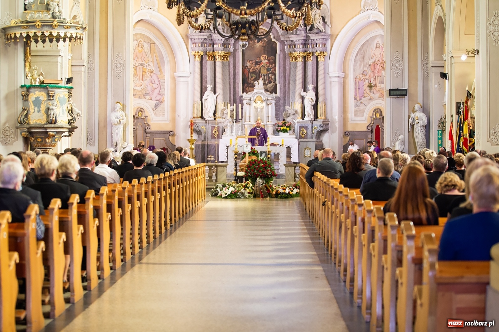 Zdjęcie w galerii na portalu naszraciborz.pl: Ostatnie pożegnanie śp. Ireny Liszki, zmarłej skarbnik gm. Krzanowice [FOTO] wiadomości z regionu