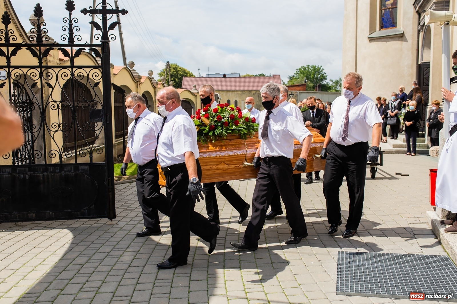 Zdjęcie w galerii na portalu naszraciborz.pl: Ostatnie pożegnanie śp. Ireny Liszki, zmarłej skarbnik gm. Krzanowice [FOTO] wiadomości z regionu