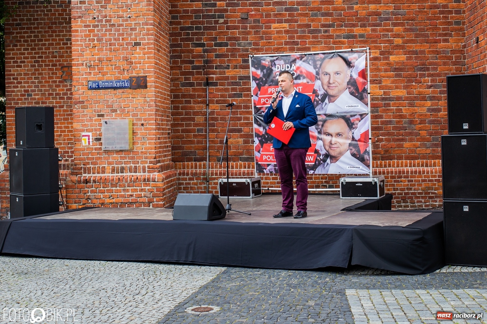 Zdjęcie w galerii na portalu naszraciborz.pl: Na Rynku odbył się wiec poparcia dla Andrzeja Dudy [FOTO] wiadomości z regionu
