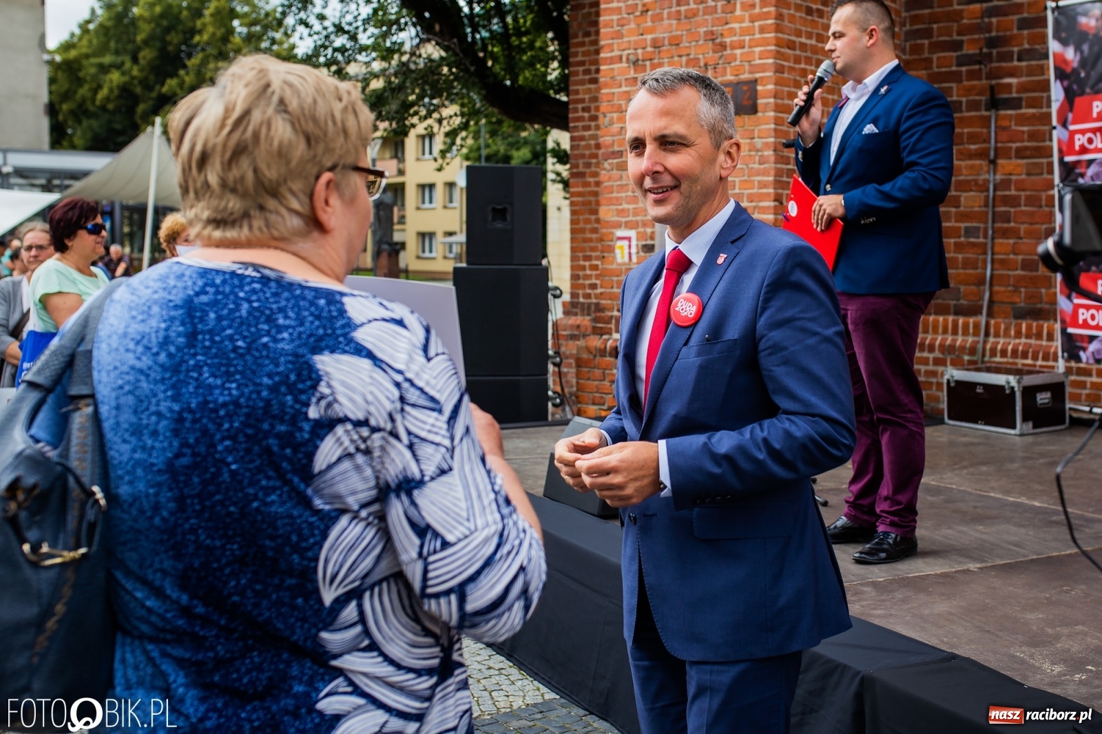 Zdjęcie w galerii na portalu naszraciborz.pl: Na Rynku odbył się wiec poparcia dla Andrzeja Dudy [FOTO] wiadomości z regionu