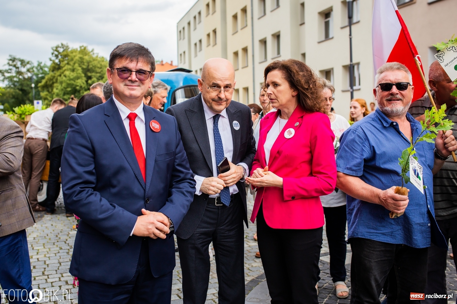 Zdjęcie w galerii na portalu naszraciborz.pl: Na Rynku odbył się wiec poparcia dla Andrzeja Dudy [FOTO] wiadomości z regionu