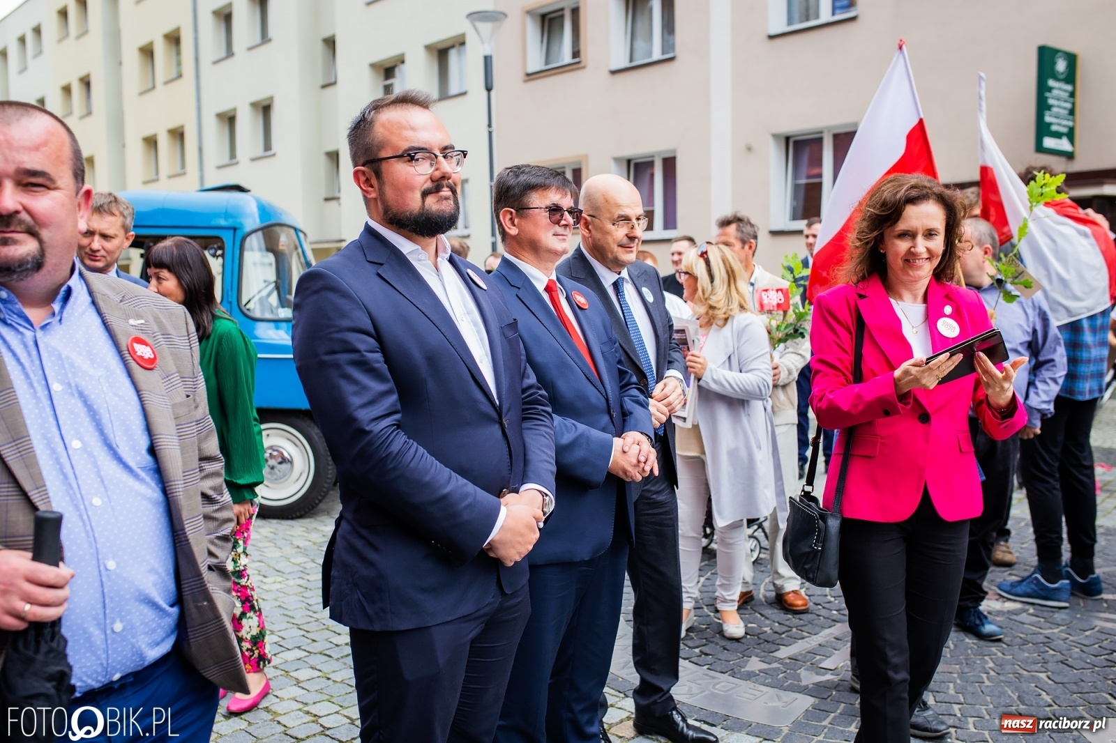Zdjęcie w galerii na portalu naszraciborz.pl: Na Rynku odbył się wiec poparcia dla Andrzeja Dudy [FOTO] wiadomości z regionu