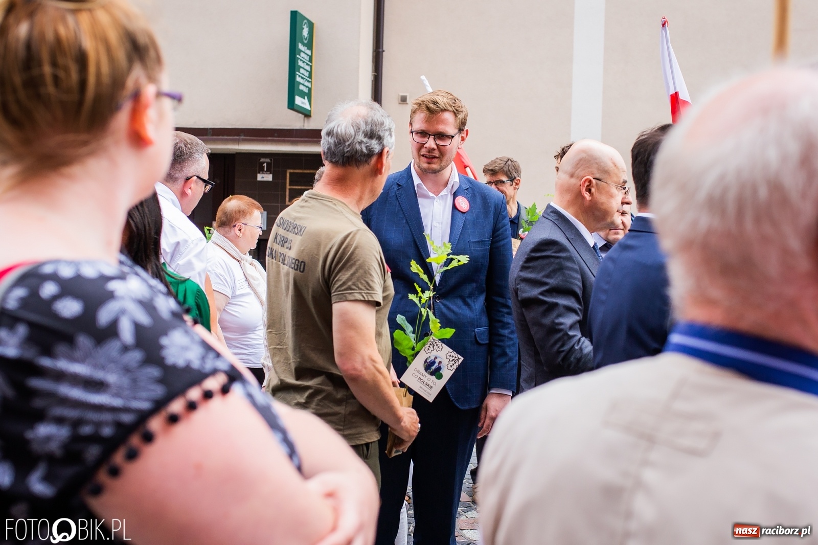 Zdjęcie w galerii na portalu naszraciborz.pl: Na Rynku odbył się wiec poparcia dla Andrzeja Dudy [FOTO] wiadomości z regionu
