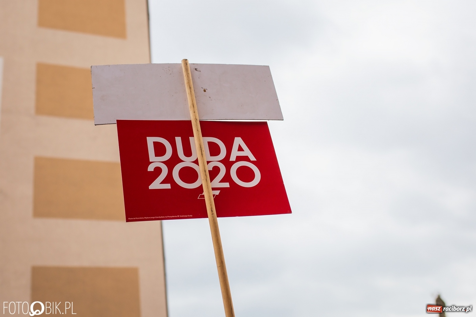 Zdjęcie w galerii na portalu naszraciborz.pl: Na Rynku odbył się wiec poparcia dla Andrzeja Dudy [FOTO] wiadomości z regionu