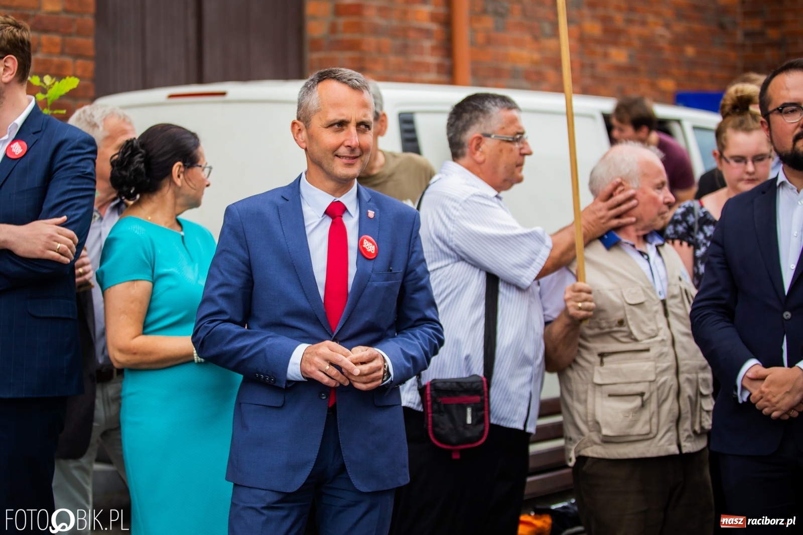 Zdjęcie w galerii na portalu naszraciborz.pl: Na Rynku odbył się wiec poparcia dla Andrzeja Dudy [FOTO] wiadomości z regionu