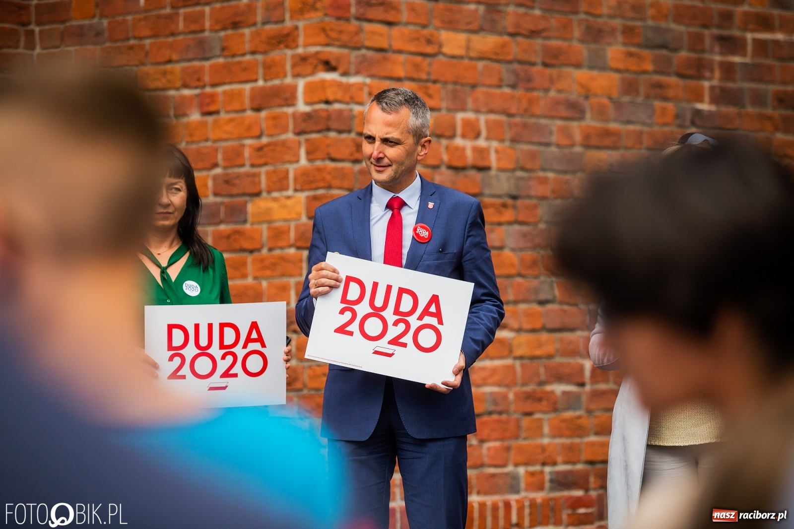 Zdjęcie w galerii na portalu naszraciborz.pl: Na Rynku odbył się wiec poparcia dla Andrzeja Dudy [FOTO] wiadomości z regionu