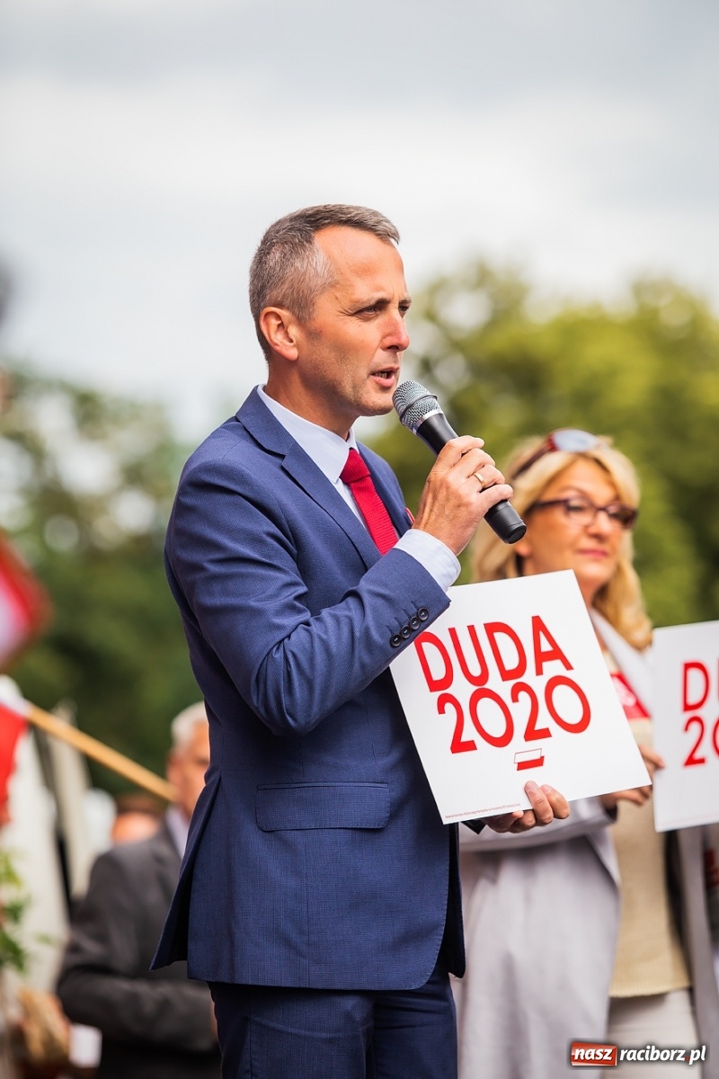 Zdjęcie w galerii na portalu naszraciborz.pl: Na Rynku odbył się wiec poparcia dla Andrzeja Dudy [FOTO] wiadomości z regionu