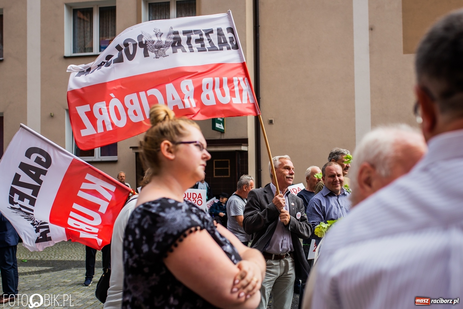 Zdjęcie w galerii na portalu naszraciborz.pl: Na Rynku odbył się wiec poparcia dla Andrzeja Dudy [FOTO] wiadomości z regionu