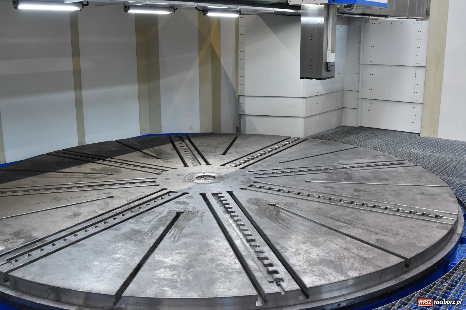 Zdjęcie w galerii na portalu naszraciborz.pl: Tokarka karuzelowa firmy Rafamet S.A. wyruszy do Peru  wiadomości z regionu