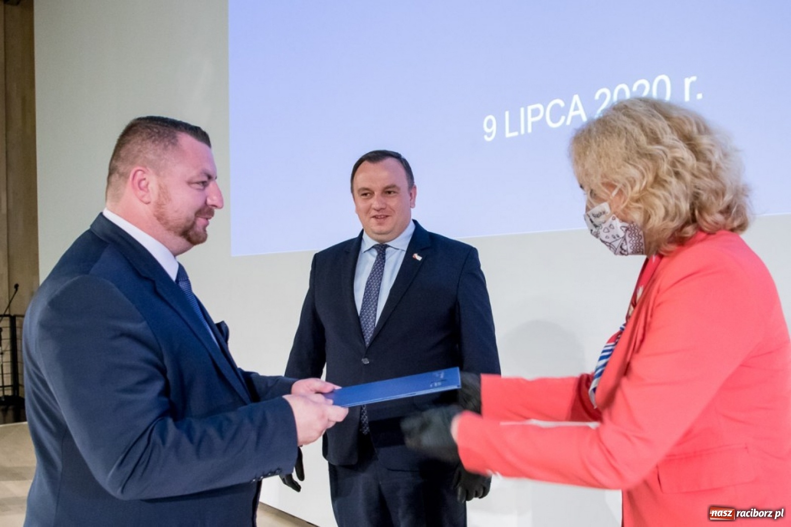 Zdjęcie w galerii na portalu naszraciborz.pl: Gminy powiatu raciborskiego ze środkami na budowę dróg dojazdowych do gruntów rolnych wiadomości z regionu