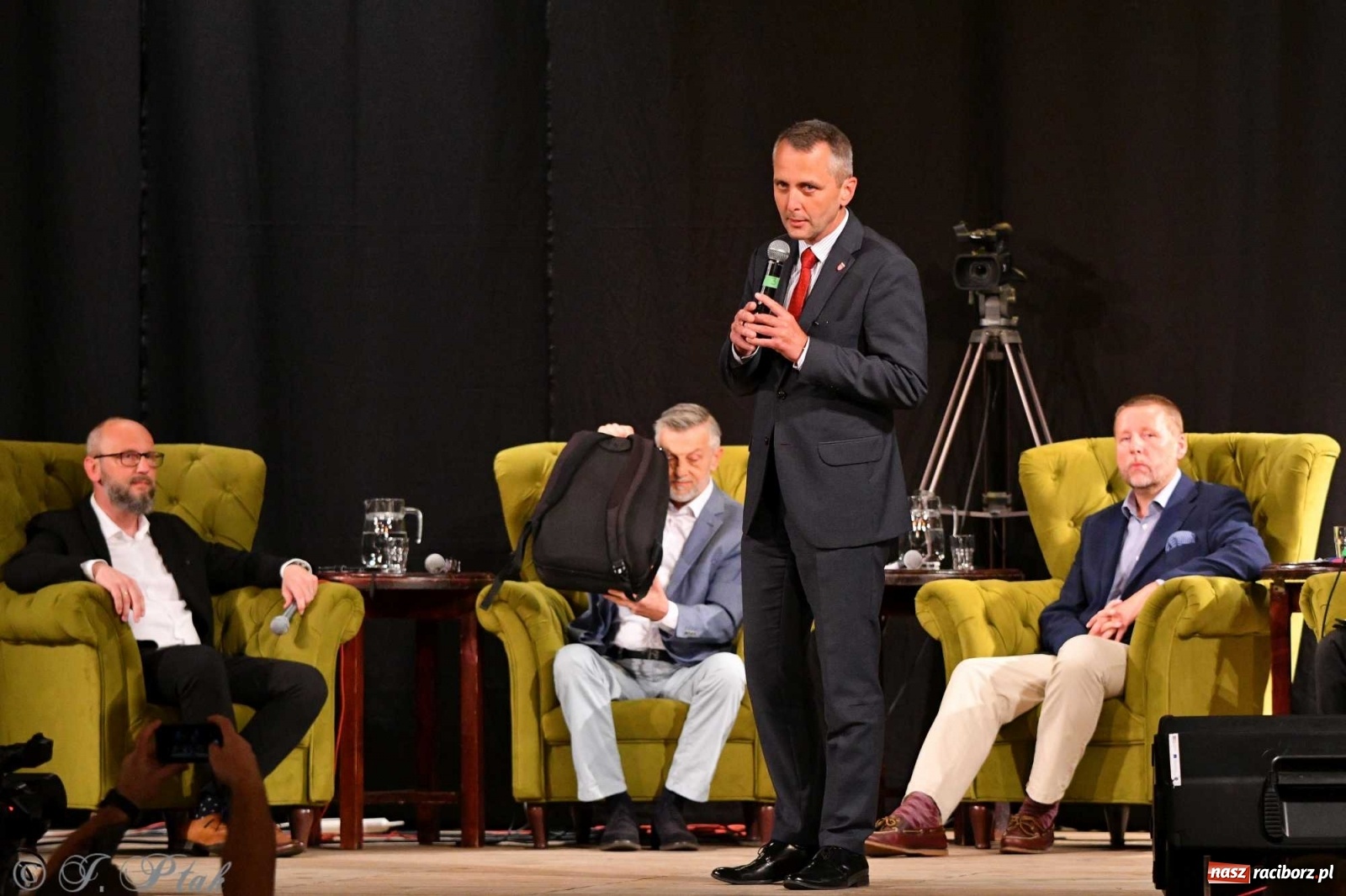 Zdjęcie w galerii na portalu naszraciborz.pl: Migalski vs Zybertowicz. Wyborcza debata w Strzesze [FOTO i WIDEO] wiadomości z regionu