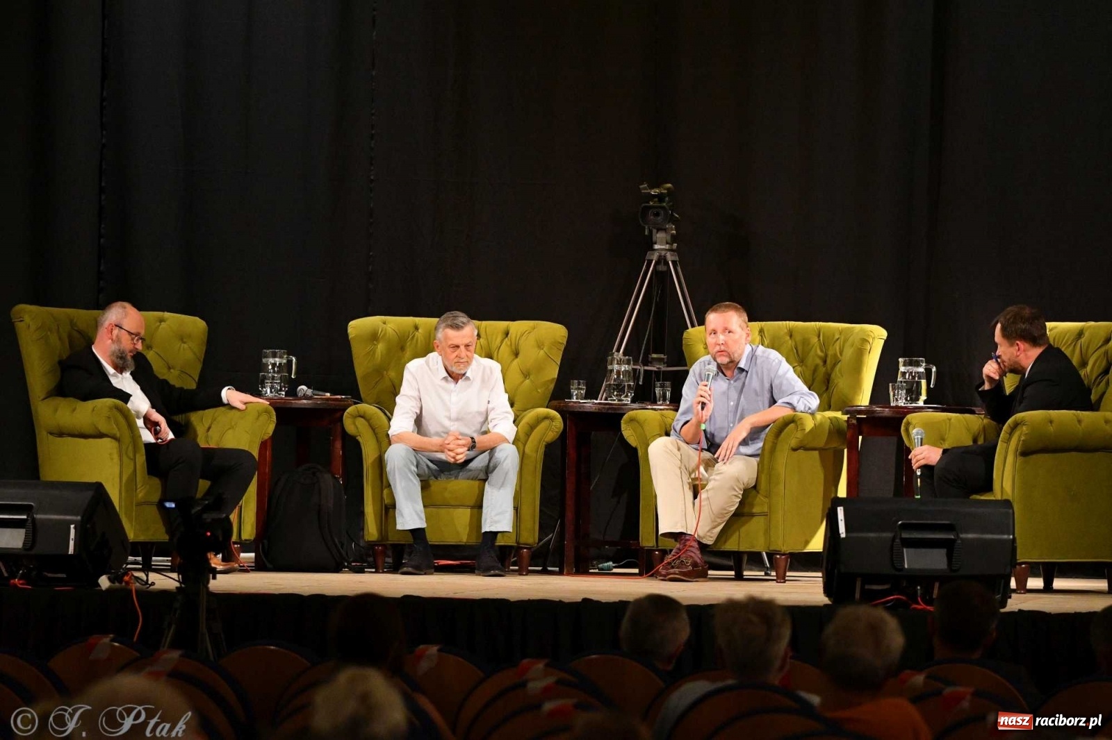 Zdjęcie w galerii na portalu naszraciborz.pl: Migalski vs Zybertowicz. Wyborcza debata w Strzesze [FOTO i WIDEO] wiadomości z regionu