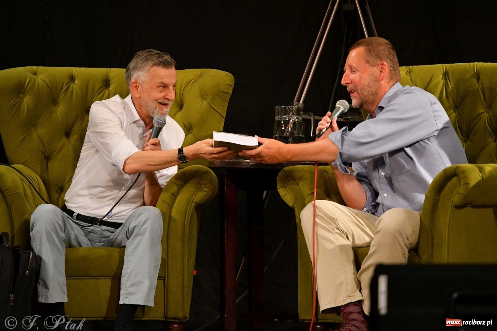 Zdjęcie w galerii na portalu naszraciborz.pl: Migalski vs Zybertowicz. Wyborcza debata w Strzesze [FOTO i WIDEO] wiadomości z regionu