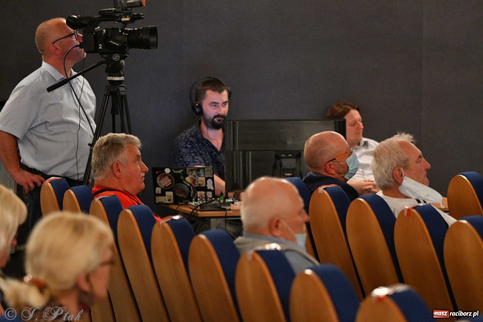 Zdjęcie w galerii na portalu naszraciborz.pl: Migalski vs Zybertowicz. Wyborcza debata w Strzesze [FOTO i WIDEO] wiadomości z regionu