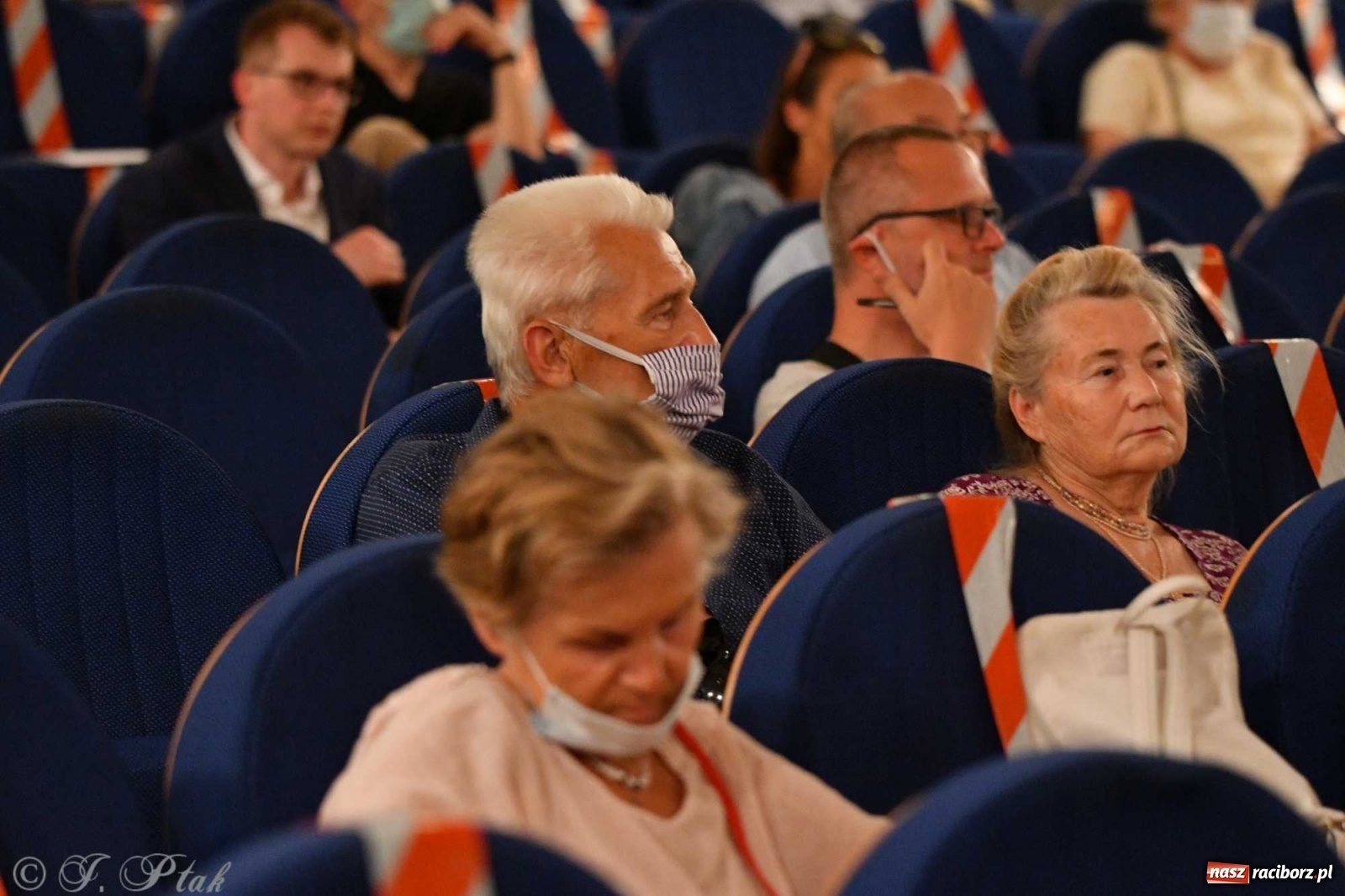 Zdjęcie w galerii na portalu naszraciborz.pl: Migalski vs Zybertowicz. Wyborcza debata w Strzesze [FOTO i WIDEO] wiadomości z regionu