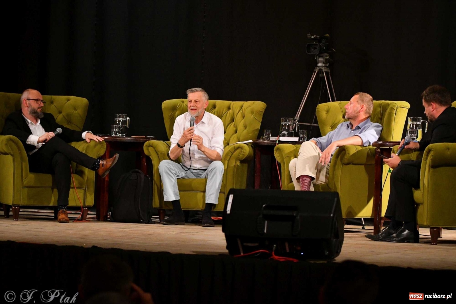 Zdjęcie w galerii na portalu naszraciborz.pl: Migalski vs Zybertowicz. Wyborcza debata w Strzesze [FOTO i WIDEO] wiadomości z regionu
