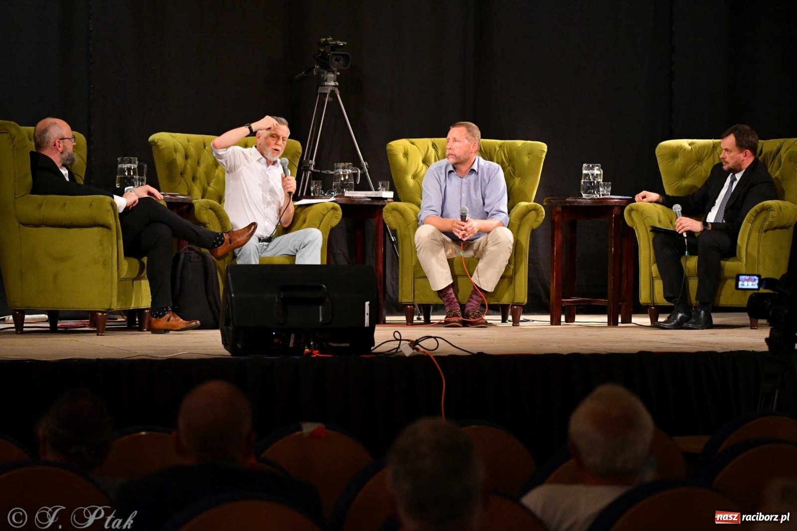 Zdjęcie w galerii na portalu naszraciborz.pl: Migalski vs Zybertowicz. Wyborcza debata w Strzesze [FOTO i WIDEO] wiadomości z regionu