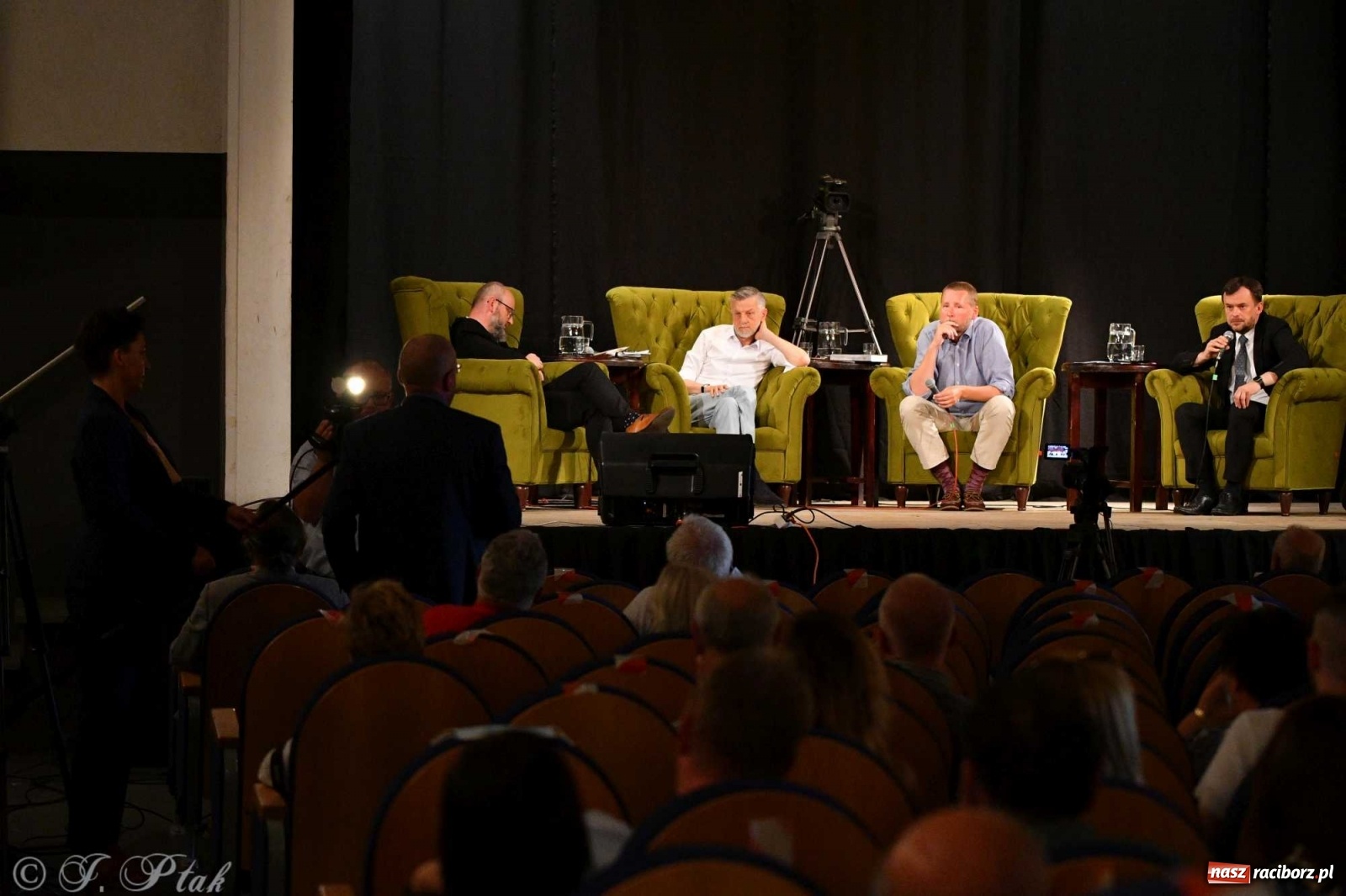 Zdjęcie w galerii na portalu naszraciborz.pl: Migalski vs Zybertowicz. Wyborcza debata w Strzesze [FOTO i WIDEO] wiadomości z regionu