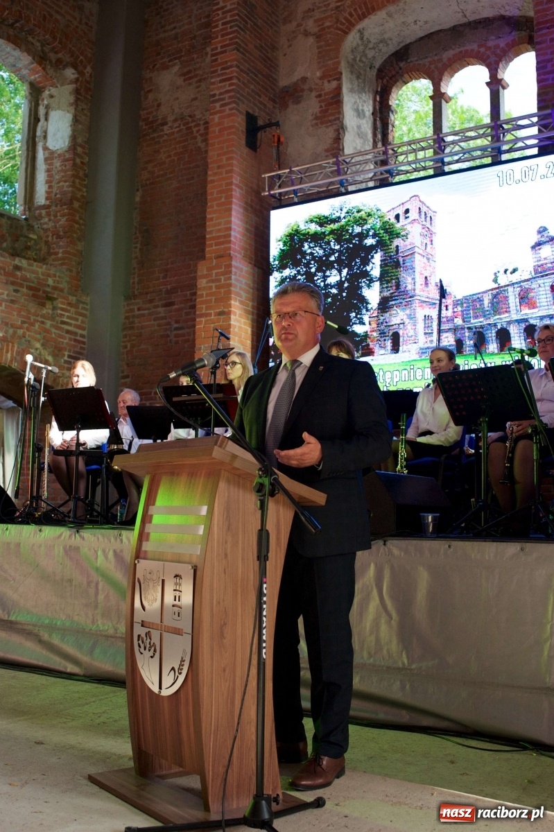 Zdjęcie w galerii na portalu naszraciborz.pl: Rewitalizacja ruin zamku w Tworkowie na wideo wiadomości z regionu