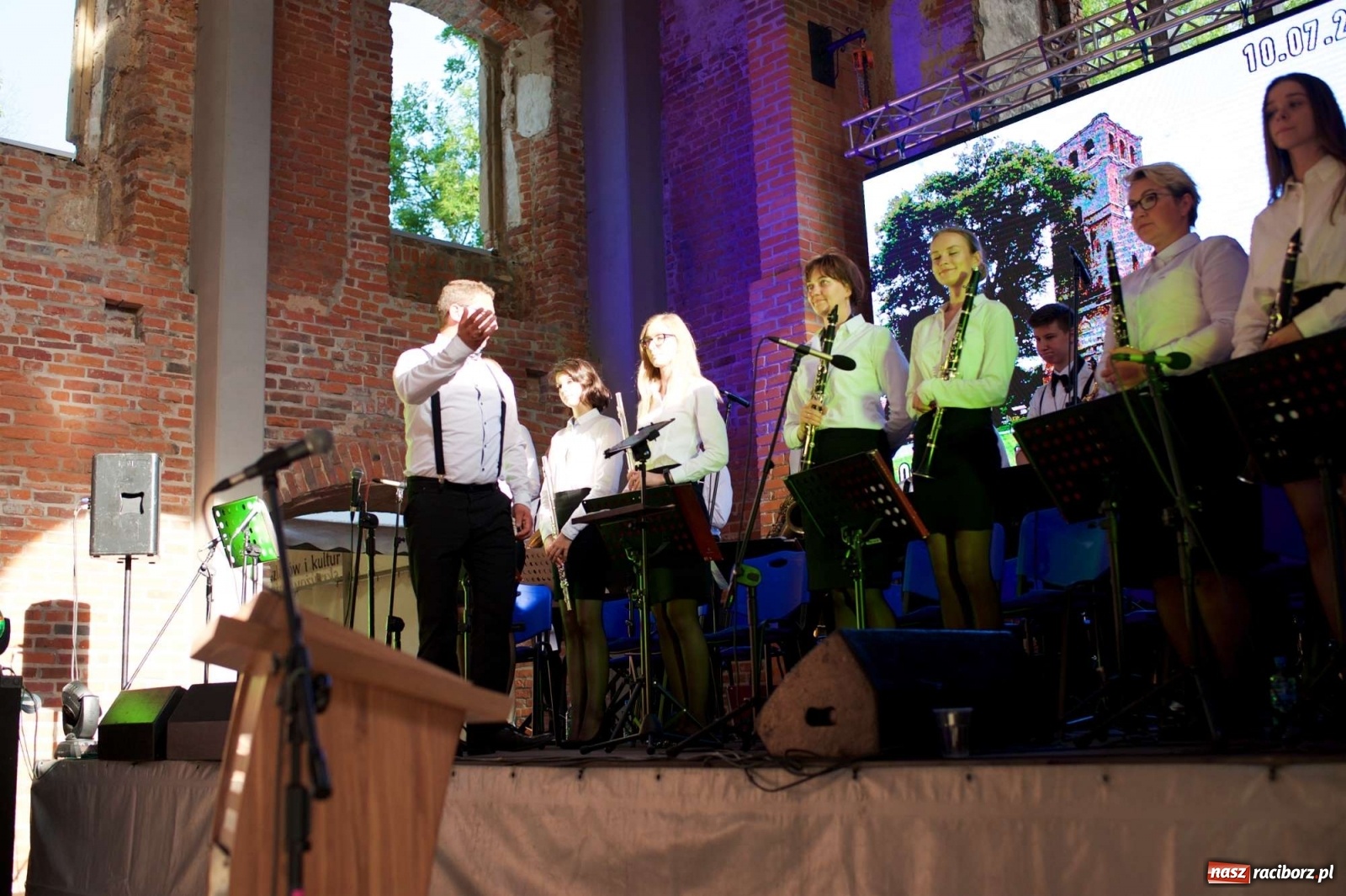 Zdjęcie w galerii na portalu naszraciborz.pl: Rewitalizacja ruin zamku w Tworkowie na wideo wiadomości z regionu