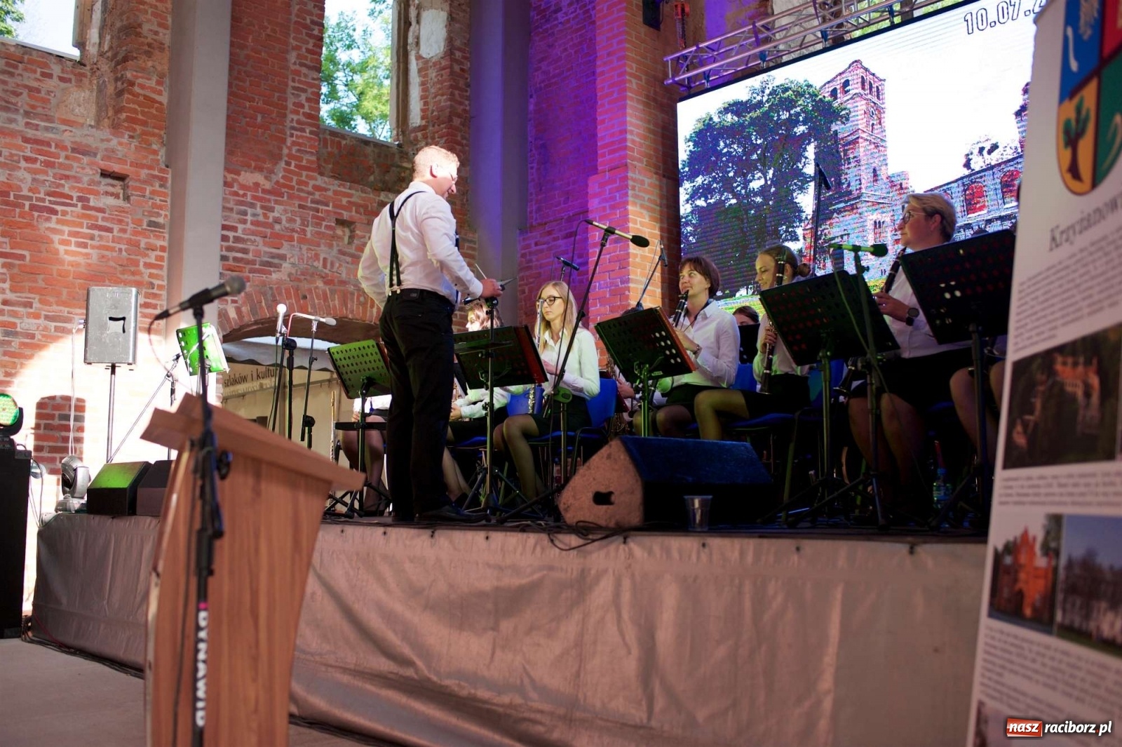 Zdjęcie w galerii na portalu naszraciborz.pl: Rewitalizacja ruin zamku w Tworkowie na wideo wiadomości z regionu