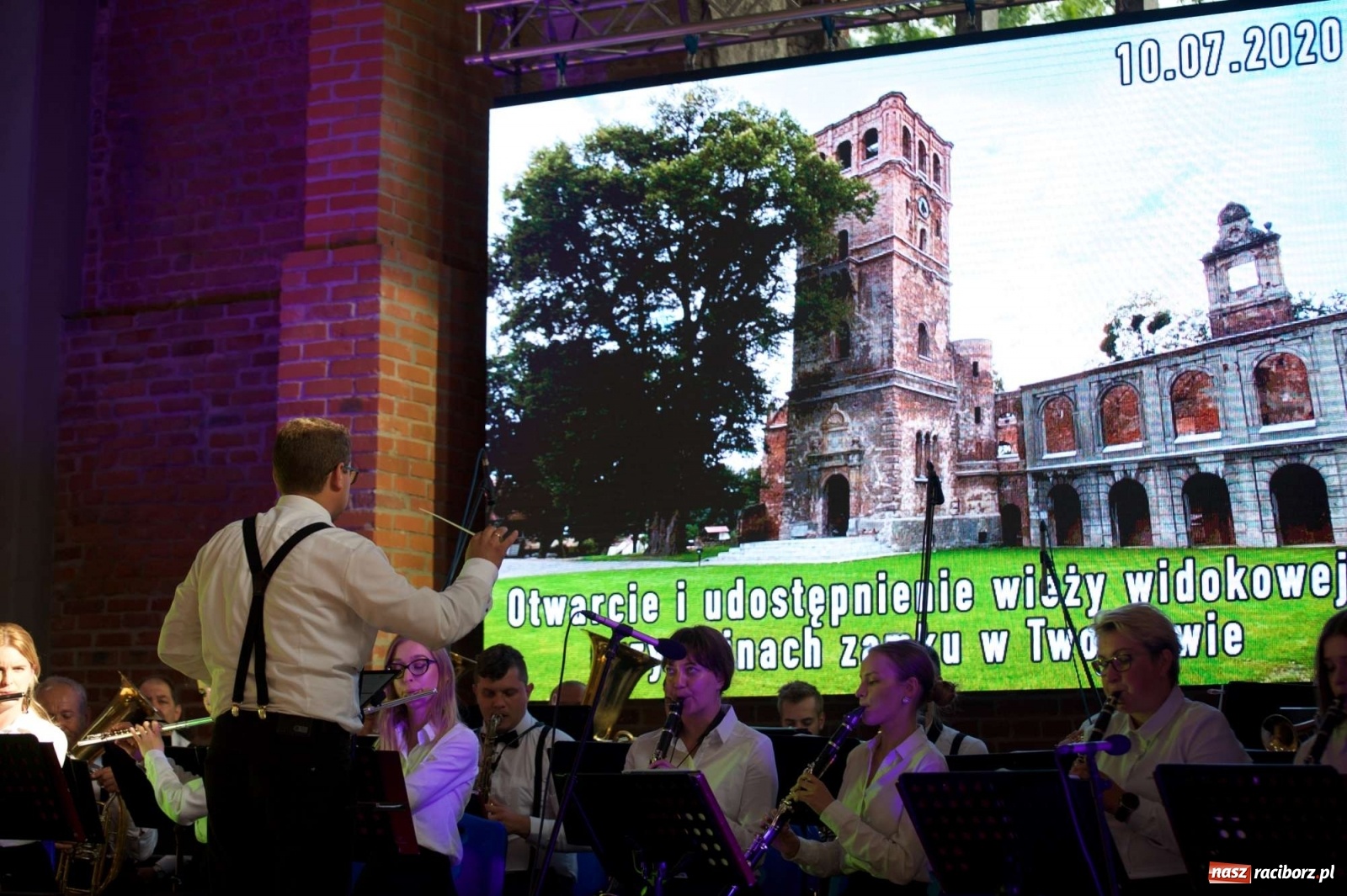 Zdjęcie w galerii na portalu naszraciborz.pl: Rewitalizacja ruin zamku w Tworkowie na wideo wiadomości z regionu