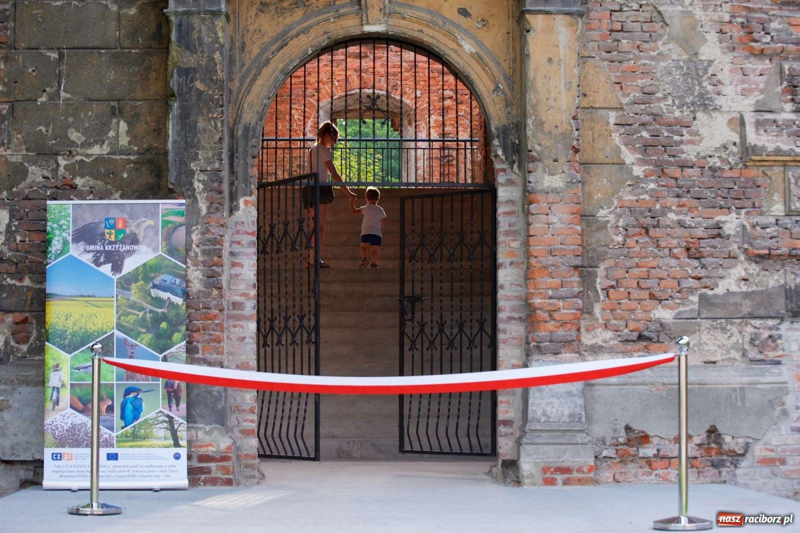 Zdjęcie w galerii na portalu naszraciborz.pl: Rewitalizacja ruin zamku w Tworkowie na wideo wiadomości z regionu