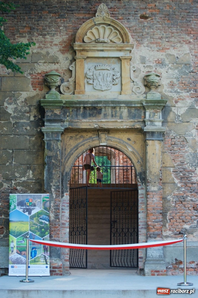 Zdjęcie w galerii na portalu naszraciborz.pl: Rewitalizacja ruin zamku w Tworkowie na wideo wiadomości z regionu