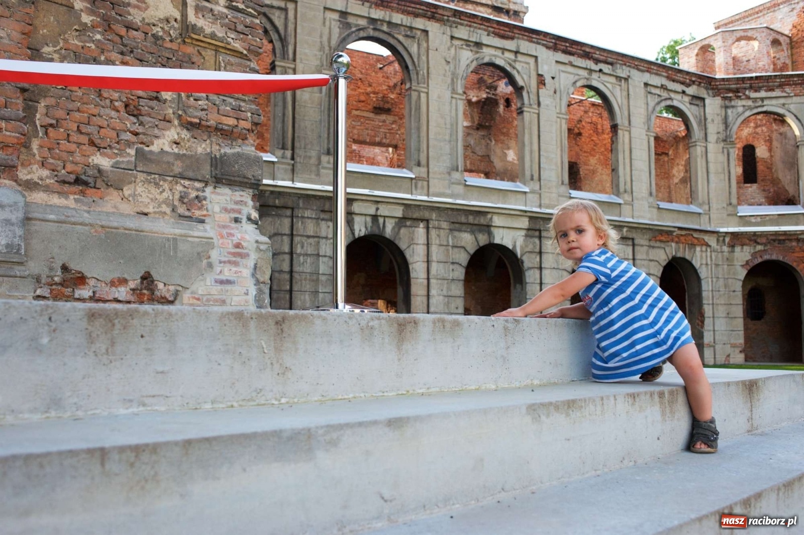 Zdjęcie w galerii na portalu naszraciborz.pl: Rewitalizacja ruin zamku w Tworkowie na wideo wiadomości z regionu