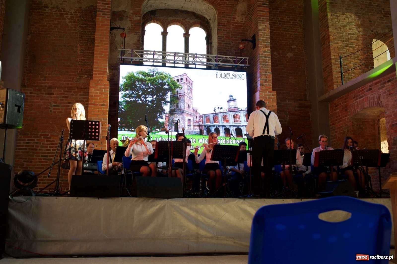 Zdjęcie w galerii na portalu naszraciborz.pl: Rewitalizacja ruin zamku w Tworkowie na wideo wiadomości z regionu