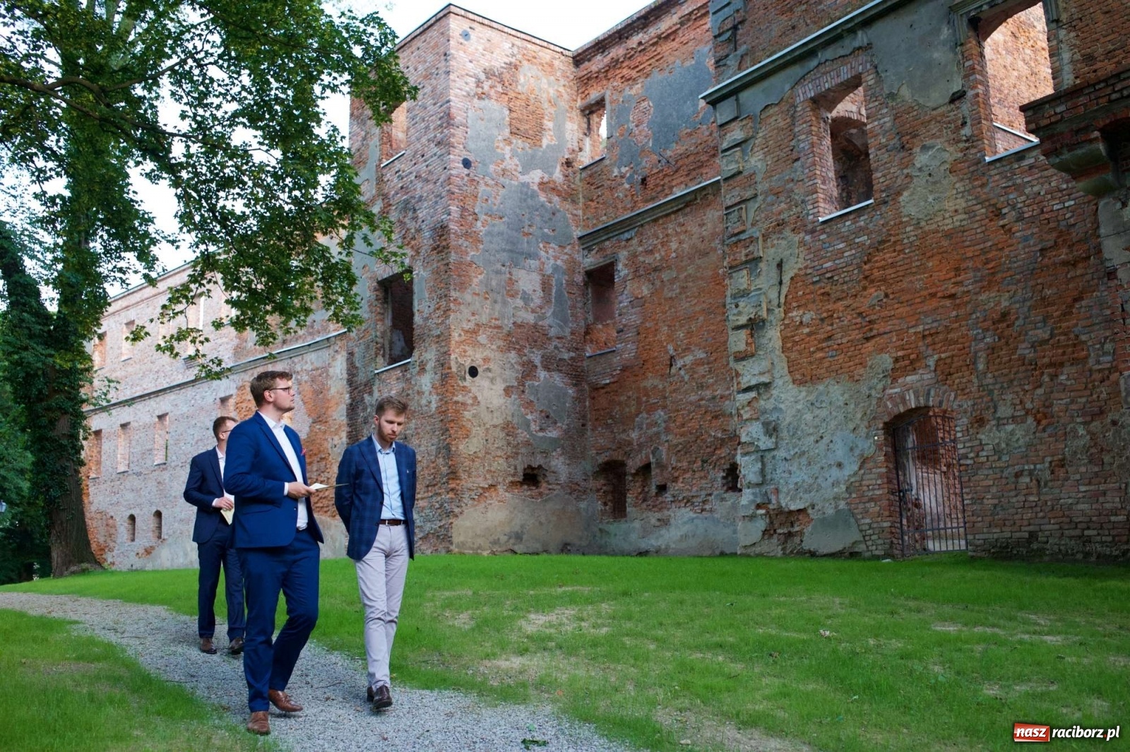 Zdjęcie w galerii na portalu naszraciborz.pl: Rewitalizacja ruin zamku w Tworkowie na wideo wiadomości z regionu