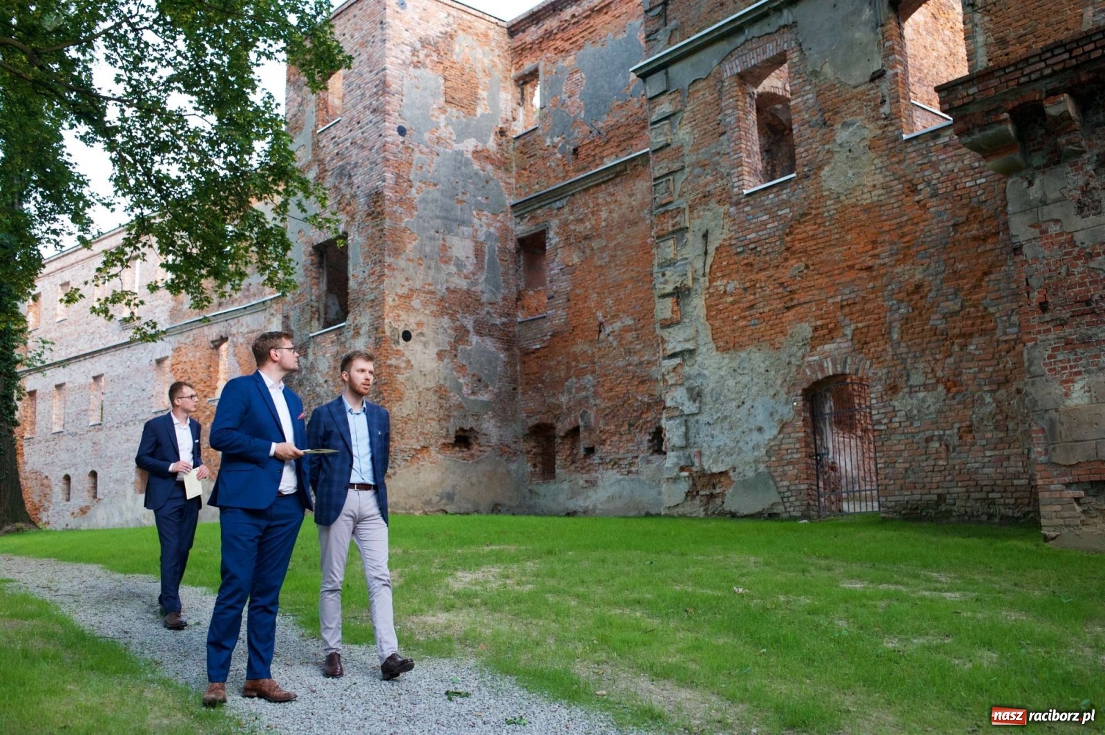 Zdjęcie w galerii na portalu naszraciborz.pl: Rewitalizacja ruin zamku w Tworkowie na wideo wiadomości z regionu